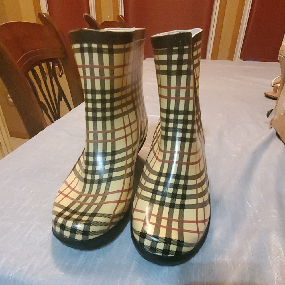 Forever young rain boots